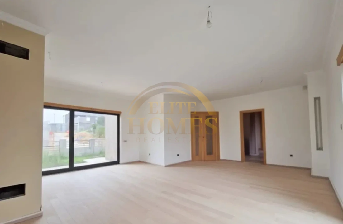 Moradia T5 para Venda em Laranjeiro e Feijó Foto 8