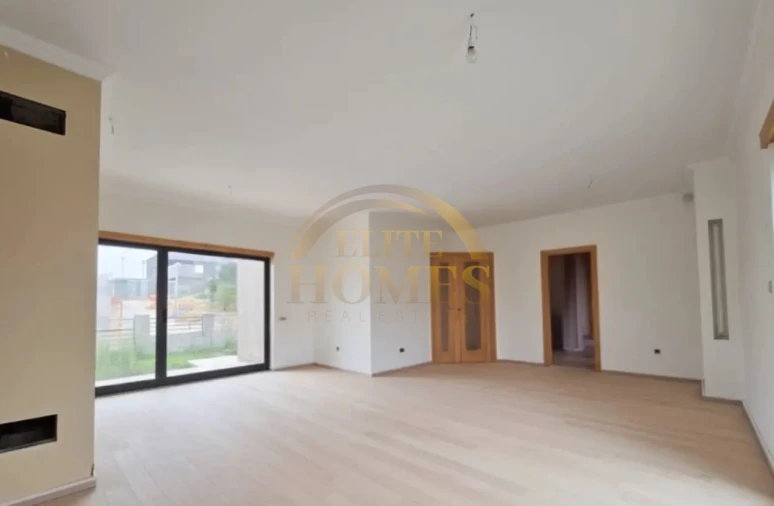 Moradia T5 para Venda em Laranjeiro e Feijó Foto 8