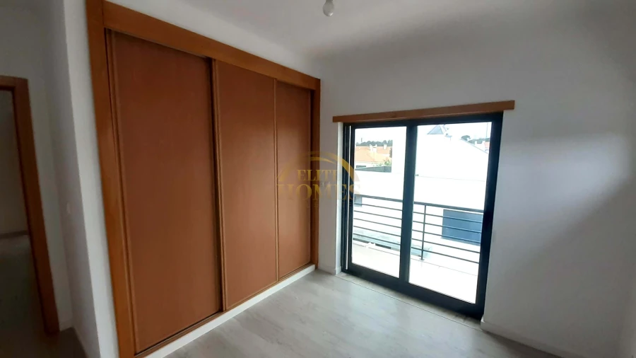 Moradia T5 para Venda em Laranjeiro e Feijó Foto 28