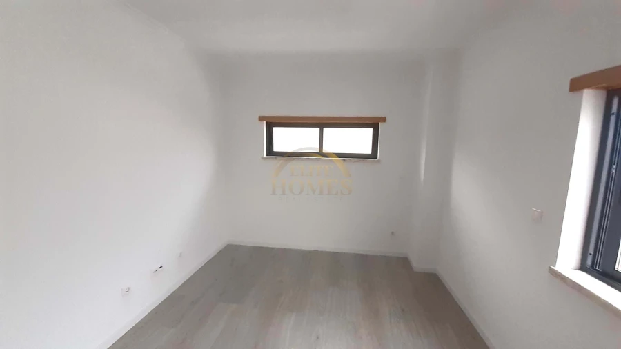 Moradia T5 para Venda em Laranjeiro e Feijó Foto 26