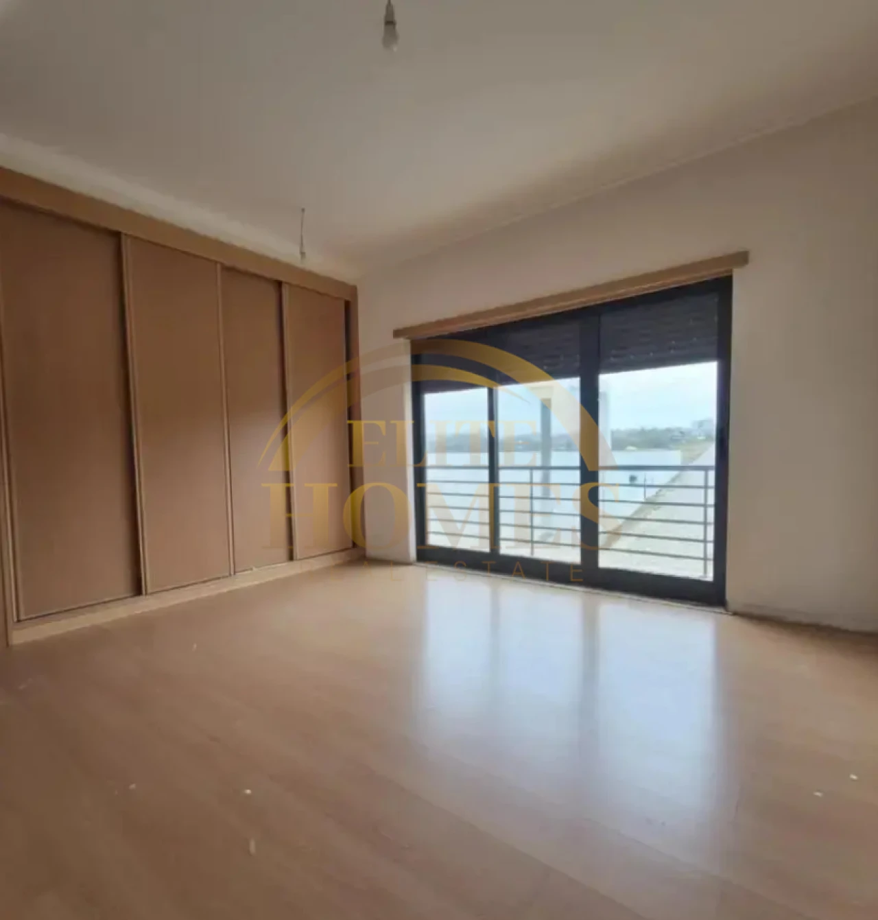 Moradia T5 para Venda em Laranjeiro e Feijó Foto 9