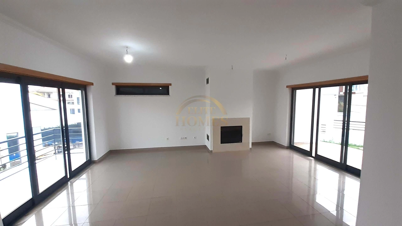 Moradia T5 para Venda em Laranjeiro e Feijó Foto 10