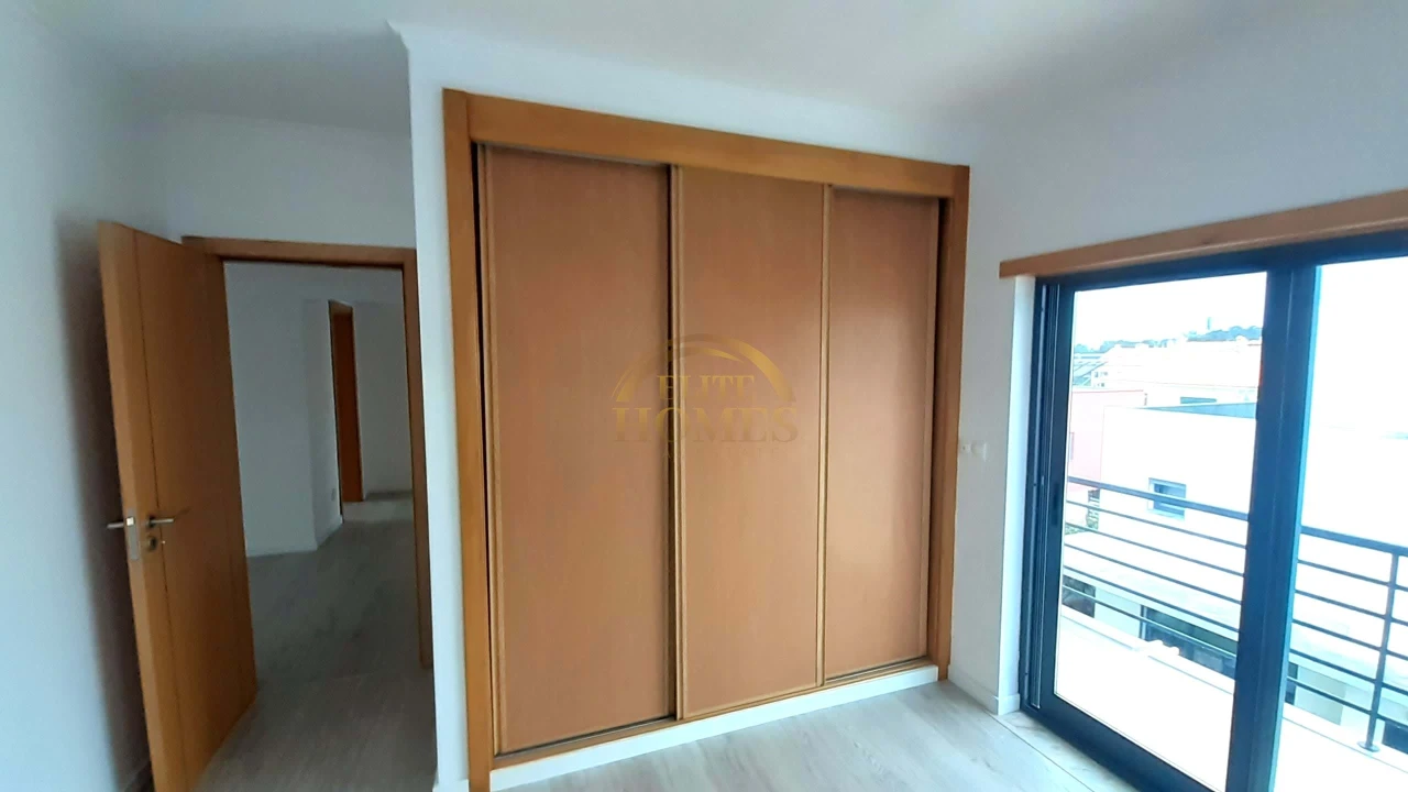 Moradia T5 para Venda em Laranjeiro e Feijó Foto 27