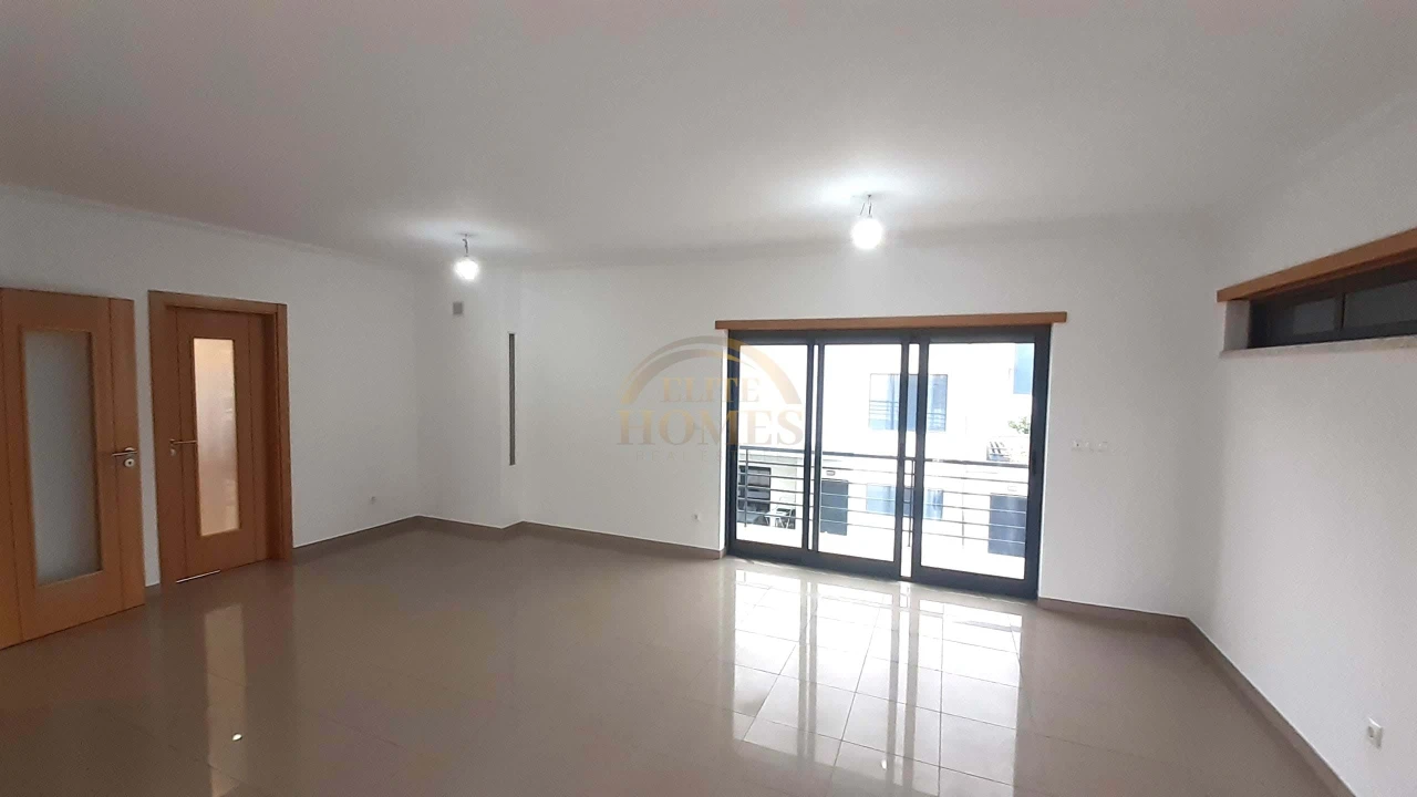 Moradia T5 para Venda em Laranjeiro e Feijó Foto 13