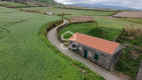 Moradia T1 para Venda em Fenais da Ajuda