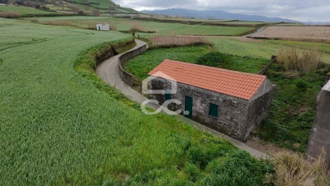 Moradia T1 para Venda em Fenais da Ajuda