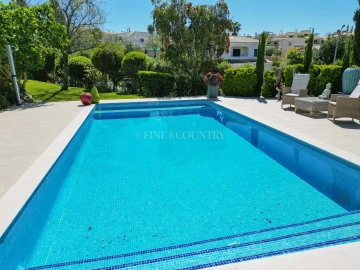 Moradia T4 para Venda em Ferragudo