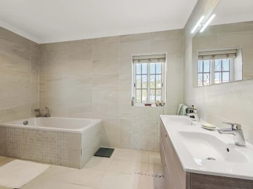 Moradia T4 para Venda em Ferragudo