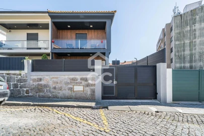 Moradia T5 para Venda em Santa Marinha e São Pedro da Afurada