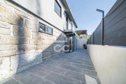 Moradia T5 para Venda em Santa Marinha e São Pedro da Afurada