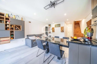 Moradia T5 para Venda em Santa Marinha e São Pedro da Afurada