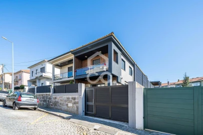 Moradia T5 para Venda em Santa Marinha e São Pedro da Afurada