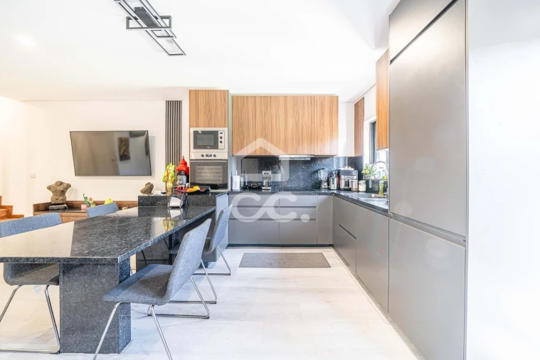 Moradia T5 para Venda em Santa Marinha e São Pedro da Afurada Foto 4