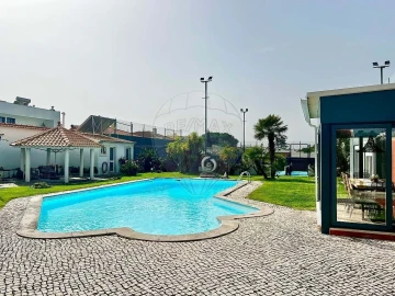 Moradia T6 para Venda em Azeitão (São Lourenço e São Simão)