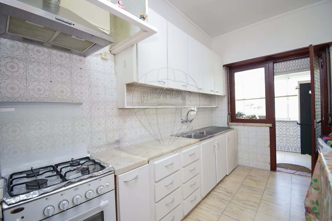 Apartamento T3 para Venda em São Domingos de Benfica Foto 9