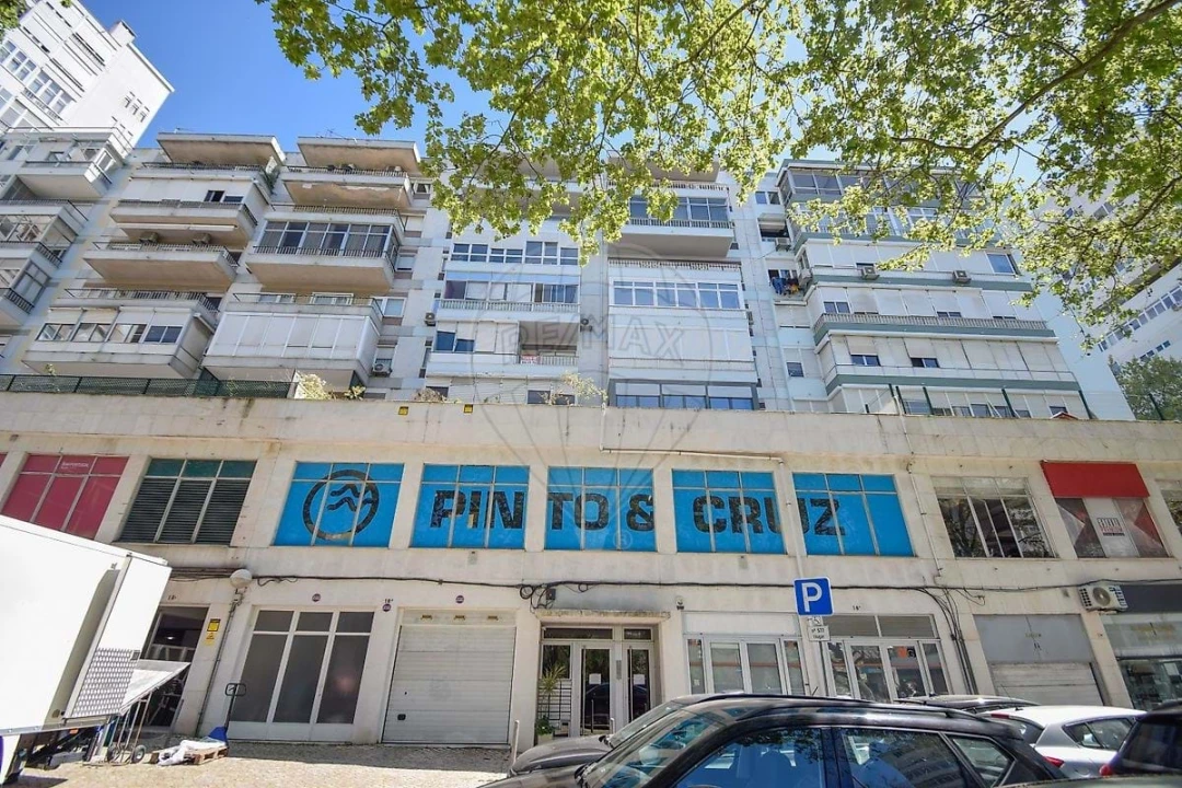 Apartamento T3 para Venda em São Domingos de Benfica Foto 2