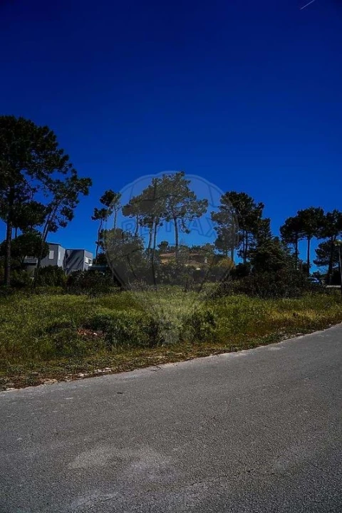 Terreno para Venda em Charneca de Caparica e Sobreda