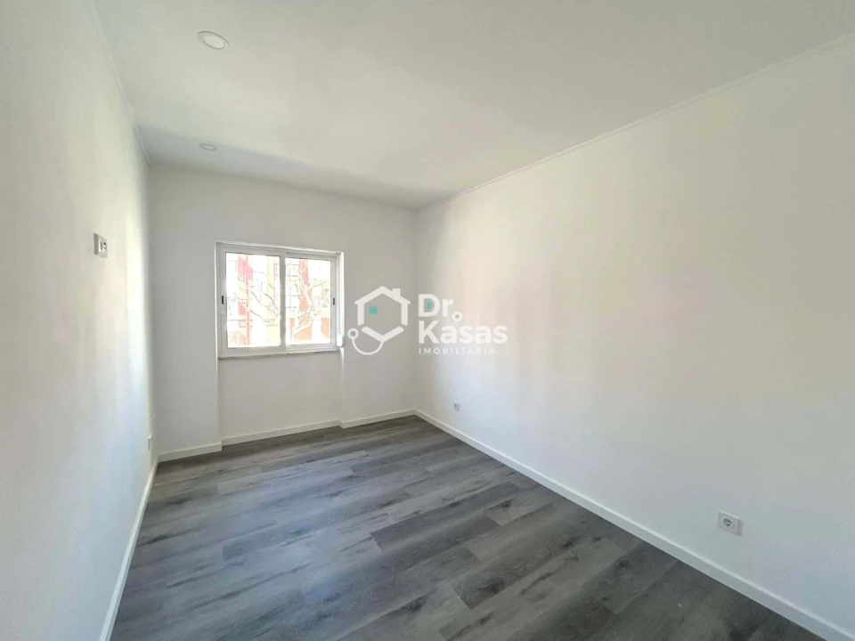 Apartamento T2 para Venda em Baixa da Banheira e Vale da Amoreira Foto 3