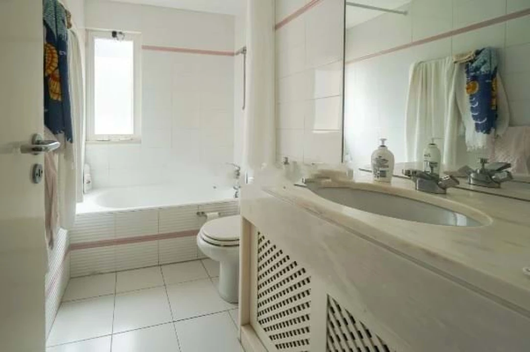 Apartamento T1 para Venda em Quarteira Foto 7