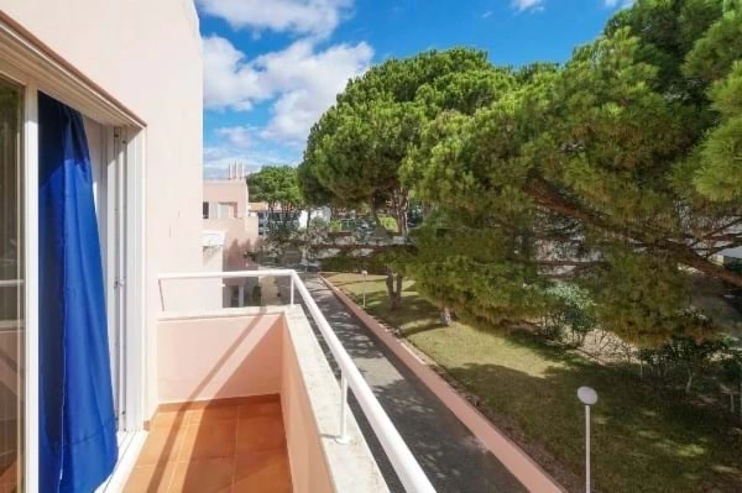 Apartamento T1 para Venda em Quarteira Foto 8