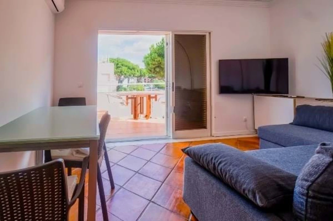 Apartamento T1 para Venda em Quarteira Foto 3