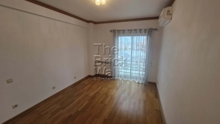 Apartamento T3 para Arrendamento em Benfica Foto 8