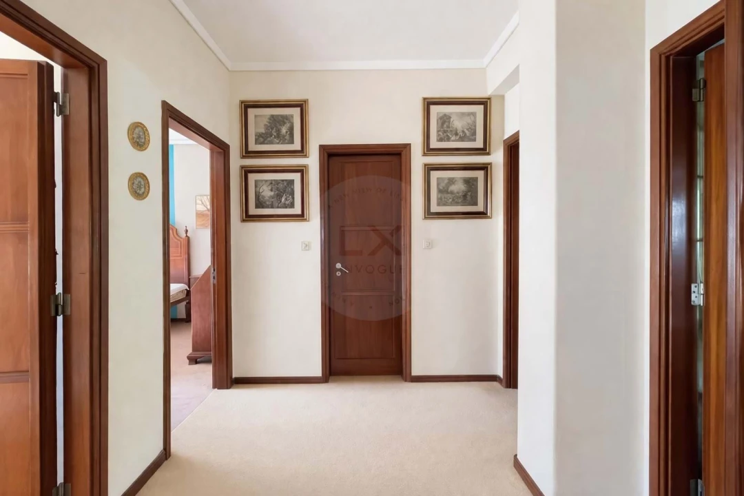 Apartamento T5 para Venda em Lumiar Foto 14