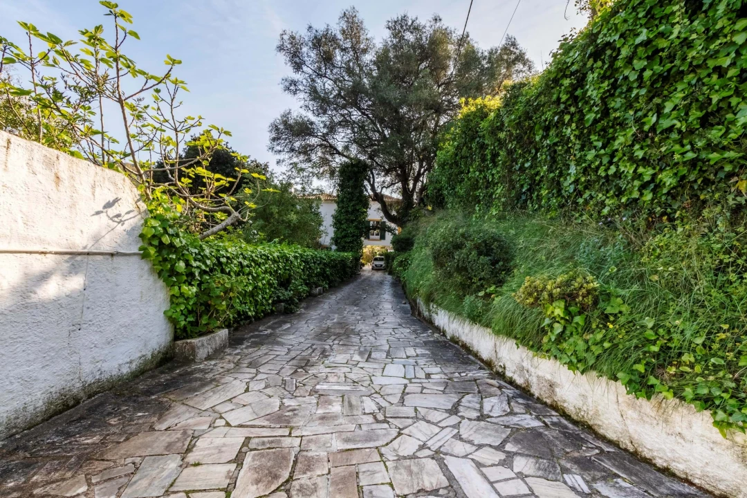 Moradia T8 para Venda em Colares Foto 2