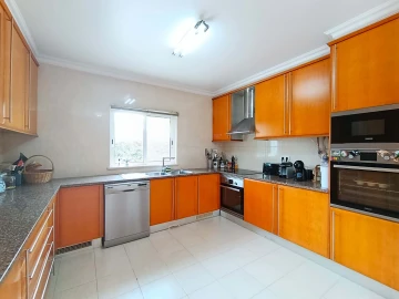 Moradia T4 para Venda em Portimão