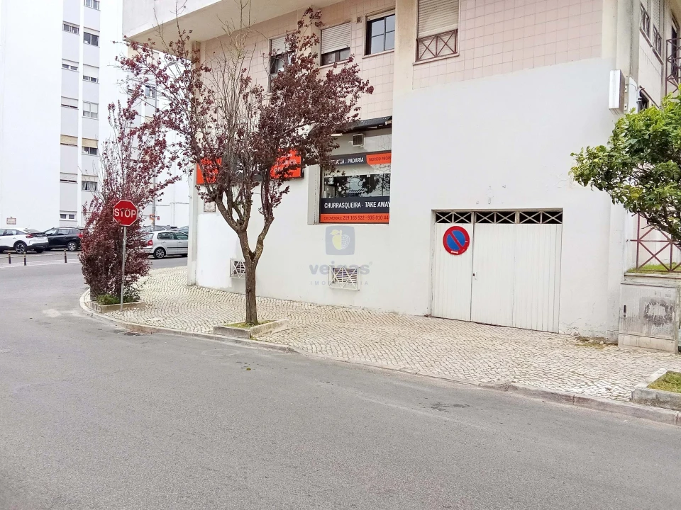Garagem para Venda em Rio de Mouro Foto 1