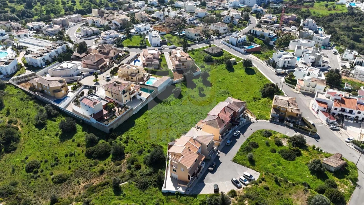 Terreno para Venda em Armação de Pera Foto 14