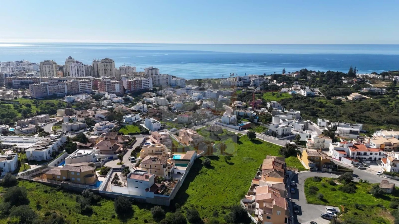 Terreno para Venda em Armação de Pera Foto 4