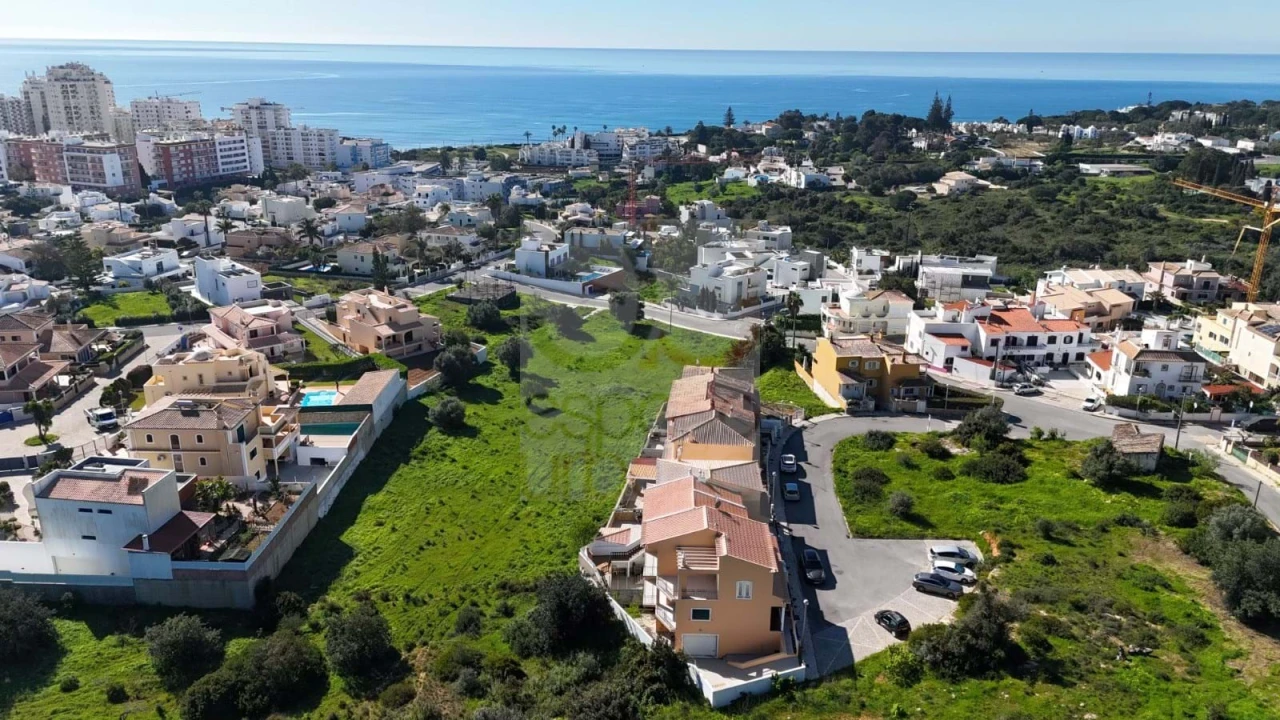 Terreno para Venda em Armação de Pera Foto 12