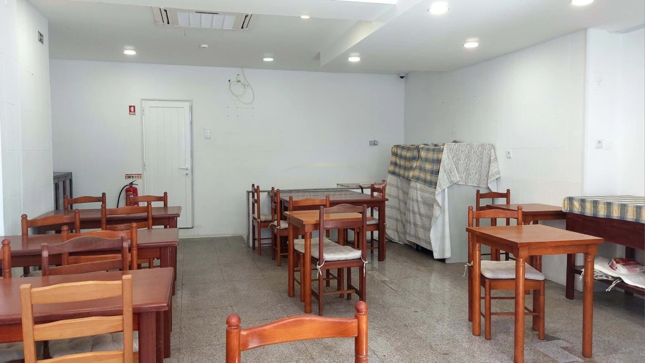 Negócio para Venda em Alvalade Foto 1