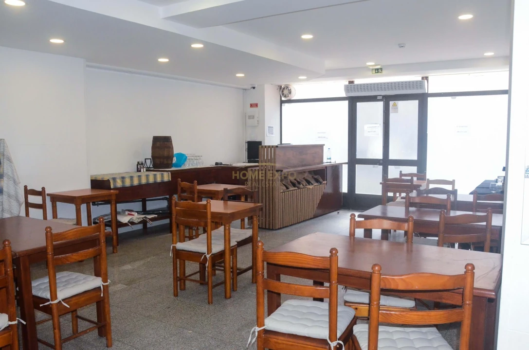 Negócio para Venda em Alvalade Foto 3