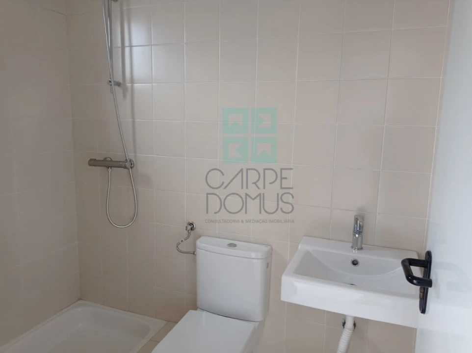 Moradia T5 para Venda em Laranjeiro e Feijó Foto 10