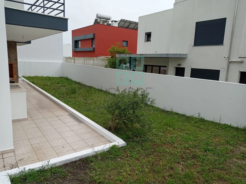 Moradia T5 para Venda em Laranjeiro e Feijó Foto 4