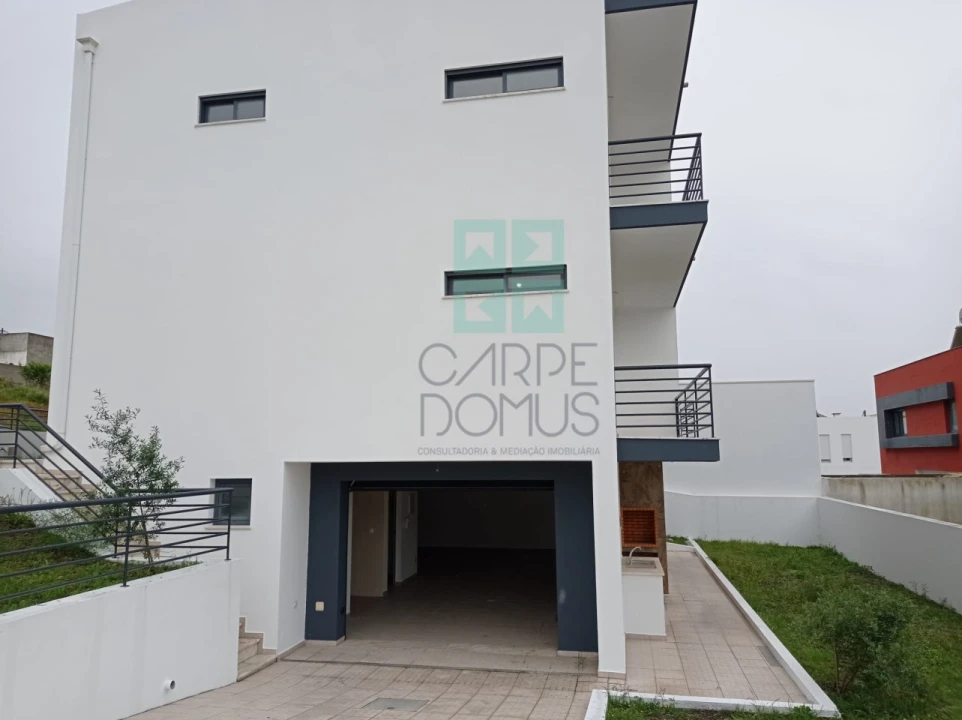 Moradia T5 para Venda em Laranjeiro e Feijó Foto 7