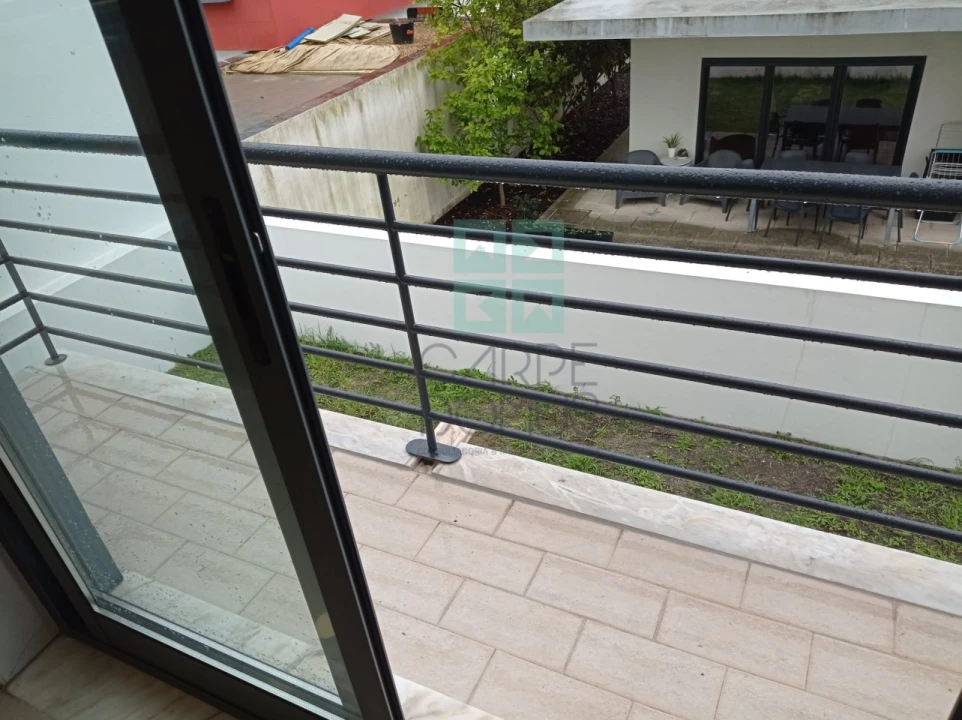 Moradia T5 para Venda em Laranjeiro e Feijó Foto 14