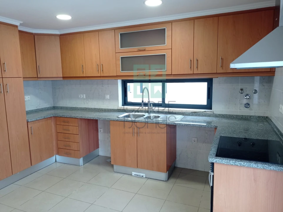 Moradia T5 para Venda em Laranjeiro e Feijó Foto 12