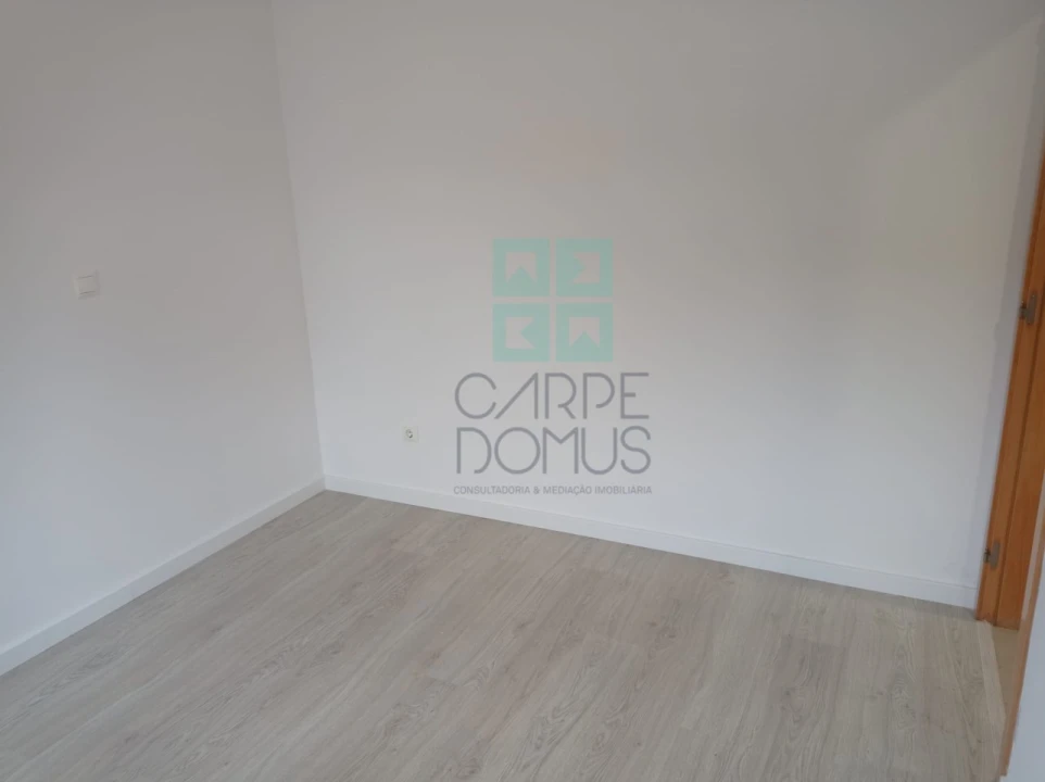 Moradia T5 para Venda em Laranjeiro e Feijó Foto 17