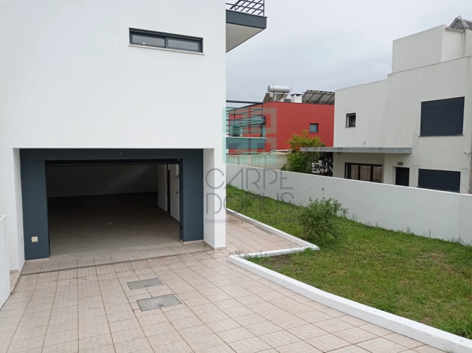 Moradia T5 para Venda em Laranjeiro e Feijó Foto 6