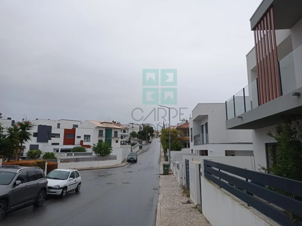 Moradia T5 para Venda em Laranjeiro e Feijó Foto 37