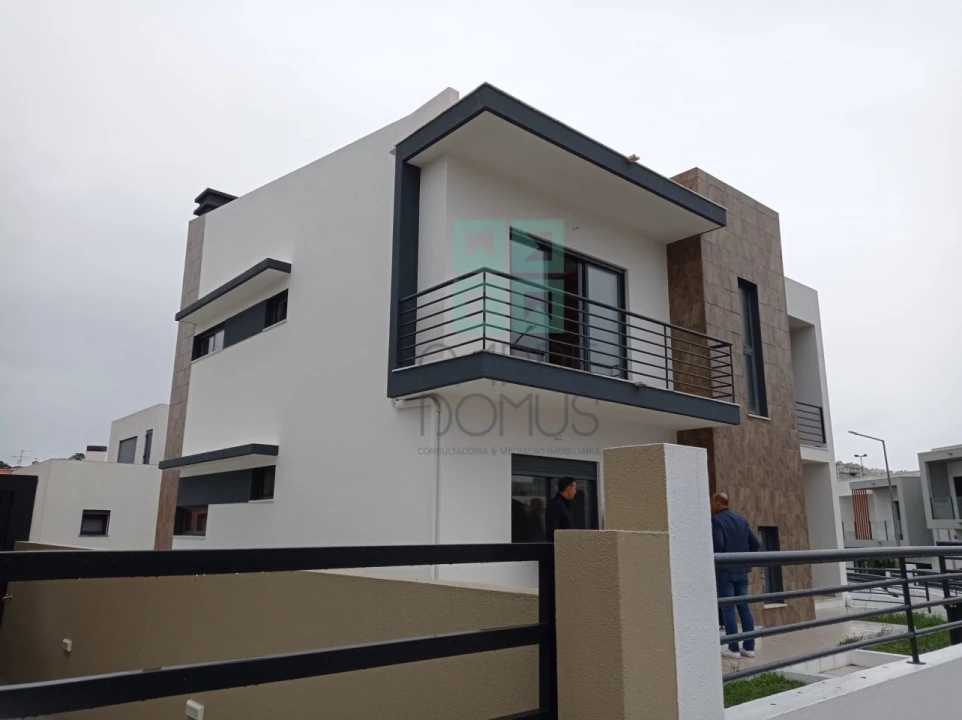 Moradia T5 para Venda em Laranjeiro e Feijó Foto 40