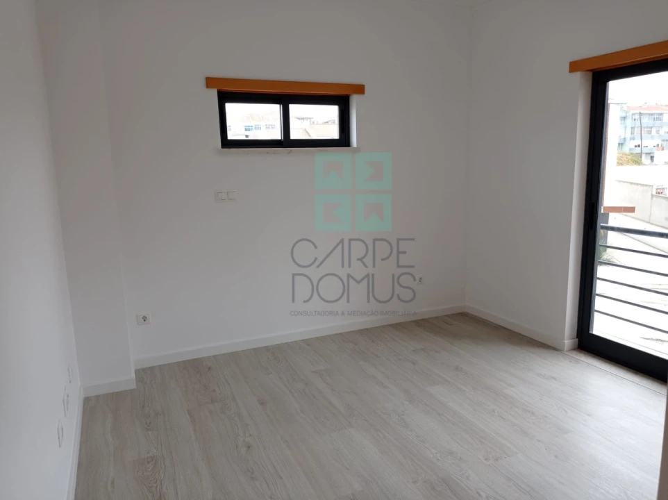 Moradia T5 para Venda em Laranjeiro e Feijó Foto 26