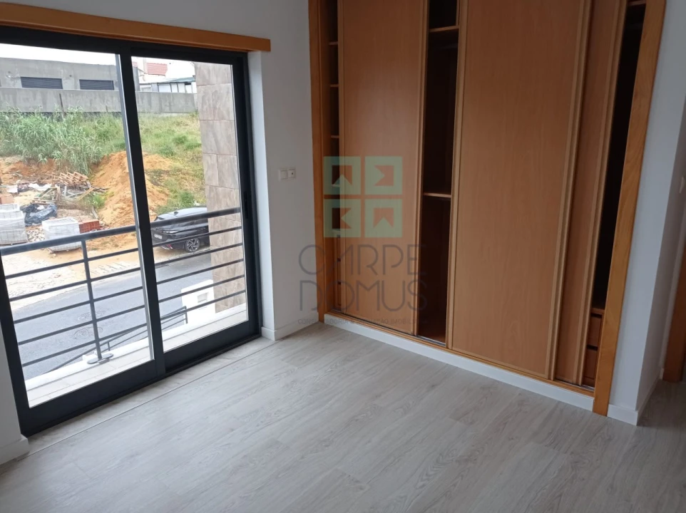 Moradia T5 para Venda em Laranjeiro e Feijó Foto 25