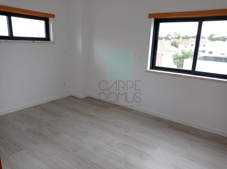 Moradia T5 para Venda em Laranjeiro e Feijó Foto 36