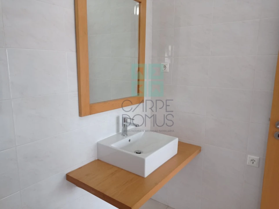 Moradia T5 para Venda em Laranjeiro e Feijó Foto 34