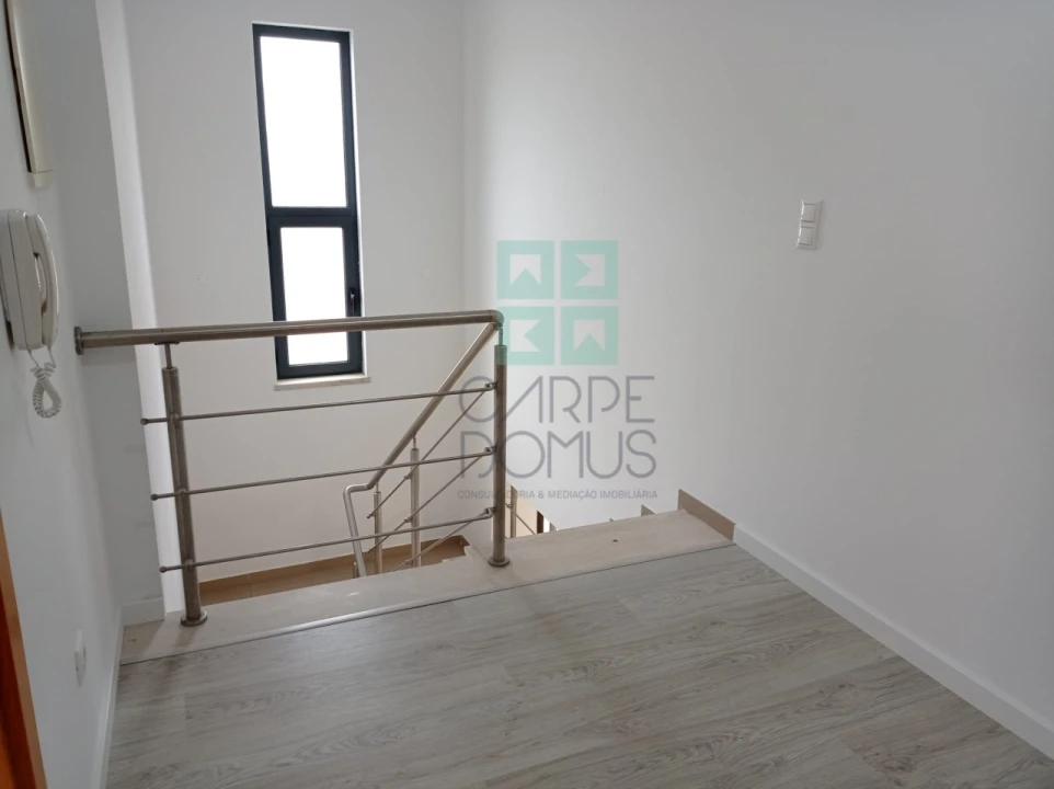 Moradia T5 para Venda em Laranjeiro e Feijó Foto 24