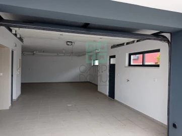 Moradia T5 para Venda em Laranjeiro e Feijó